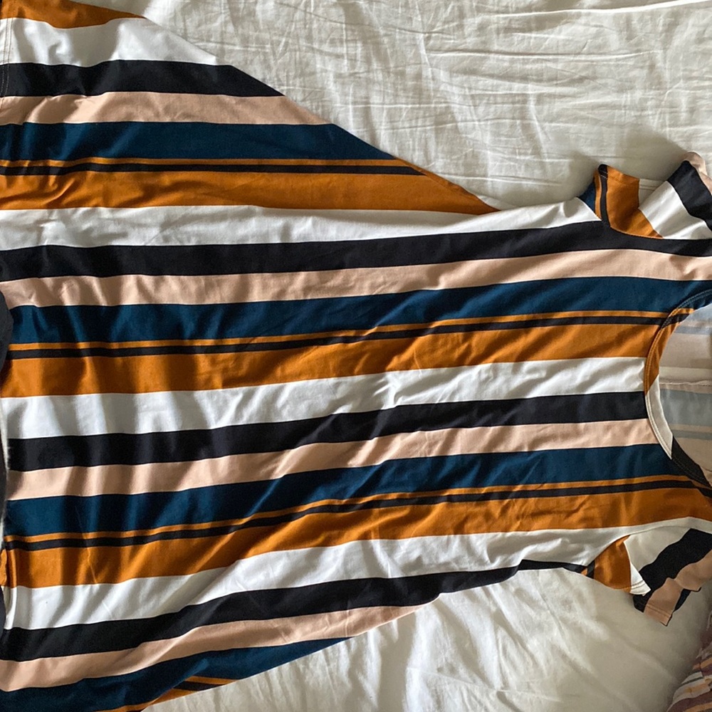 Multi color brand is TMG, size is a M